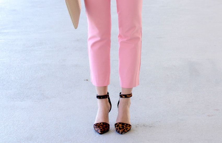 What Color Shoes to Wear With Pink Pants