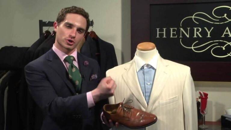 What Color Shoes to Wear With Ivory Suit