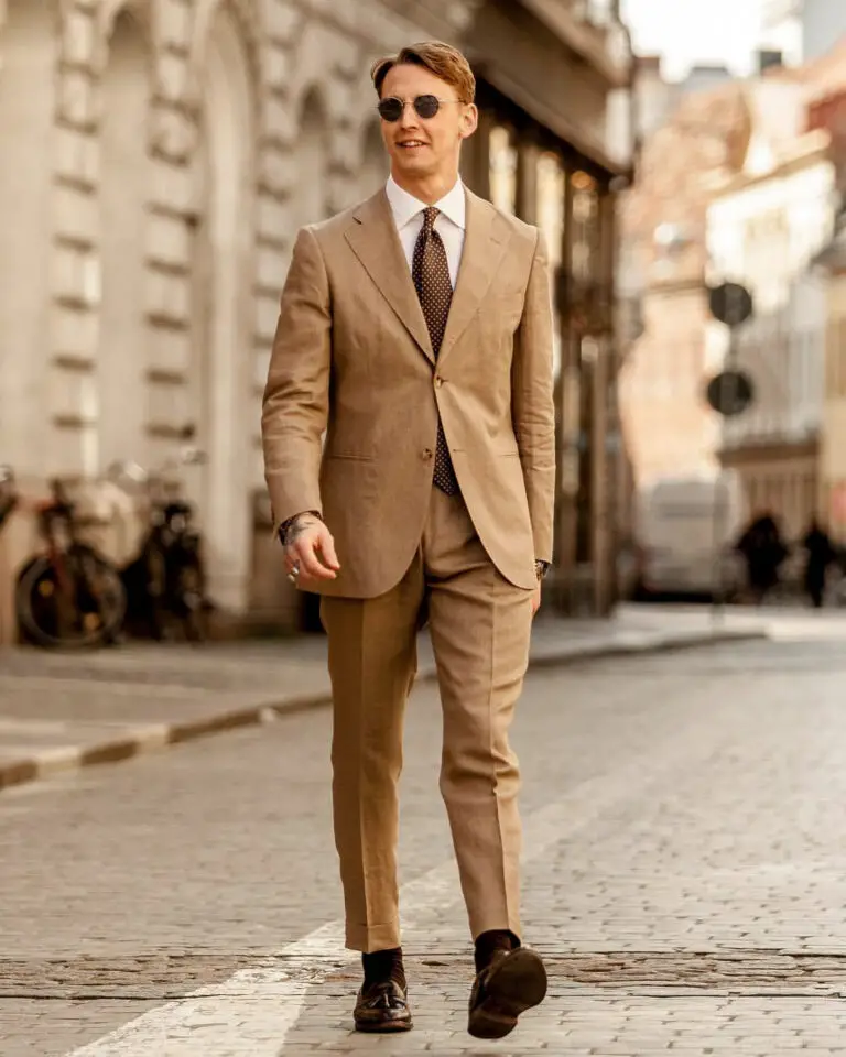 What Color Shoes to Wear With Khaki Suit