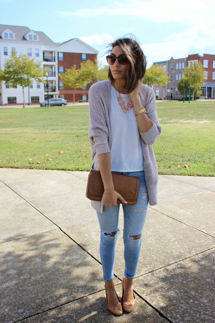 What Color Shoes to Wear With Light Blue Top
