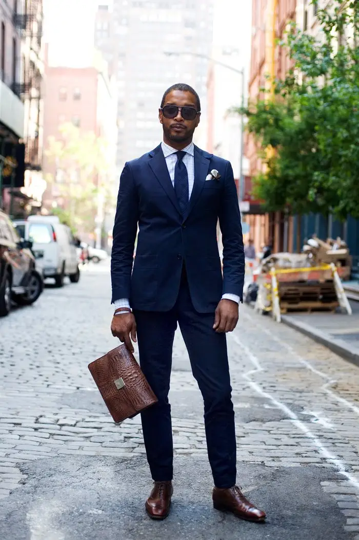 What Color Shoes to Wear With Mens Blue Suit