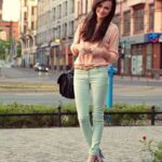 What Color Shoes to Wear With Mint Green Pants