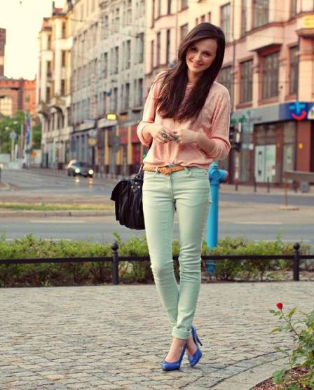 What Color Shoes to Wear With Mint Green Pants