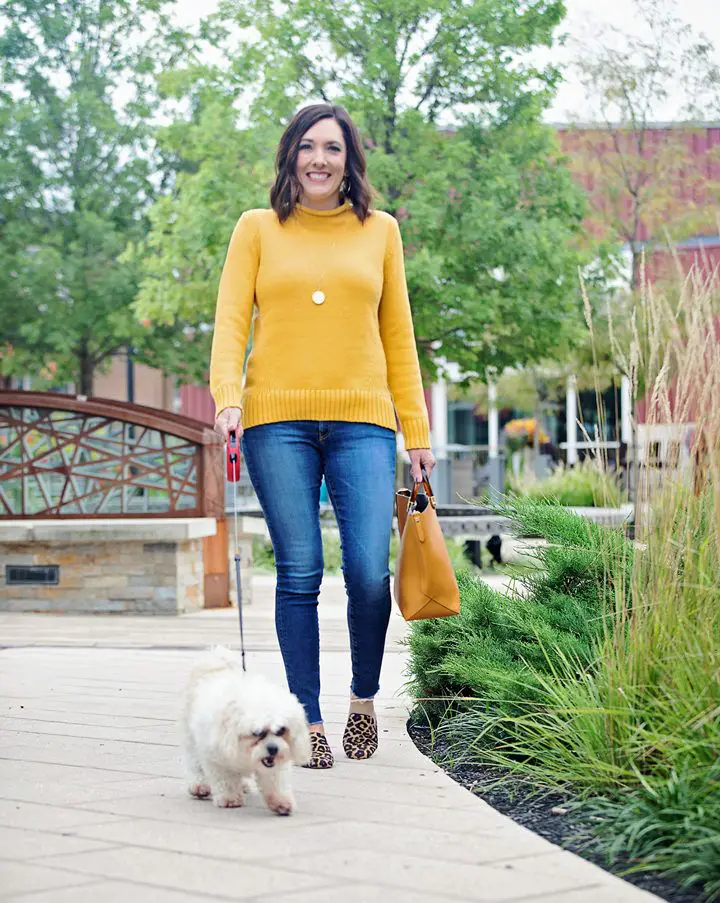 What Color Shoes to Wear With Mustard Sweater