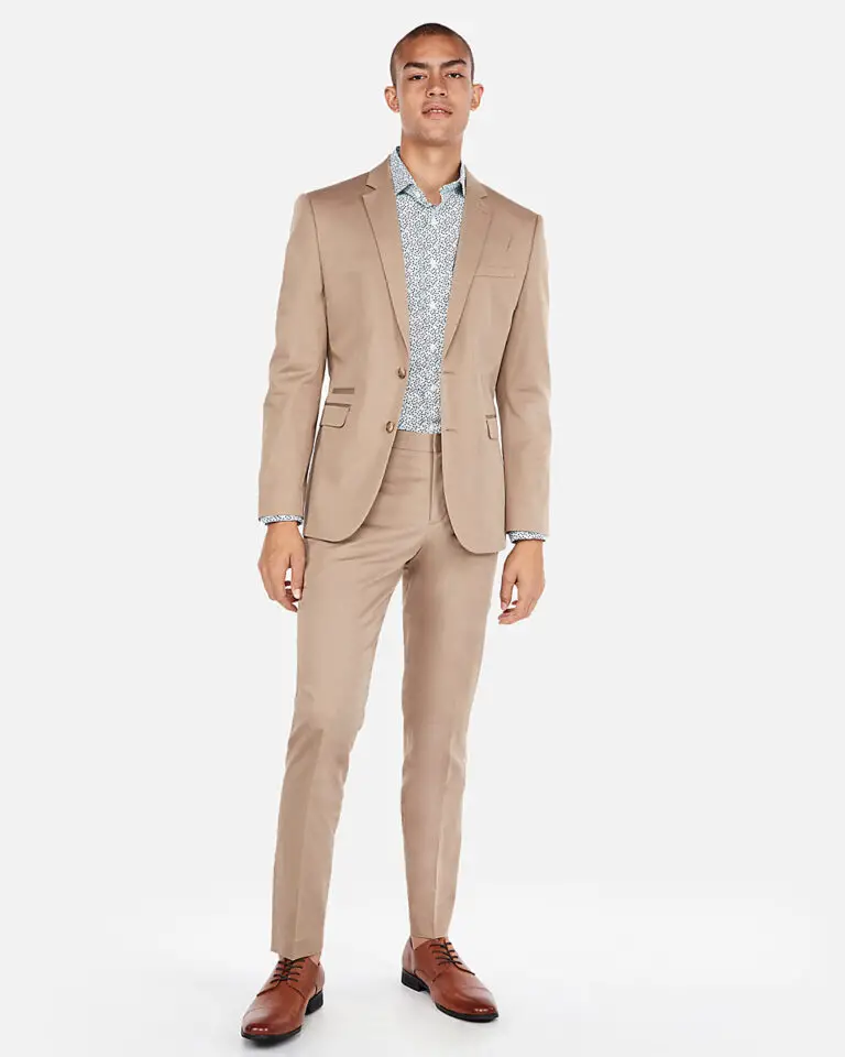 What Color Shoes to Wear With Taupe Suit