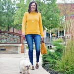 What Color Shoes to Wear With Yellow Sweater